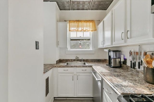 36 Lowell Ave, Haverhill, MA 01832