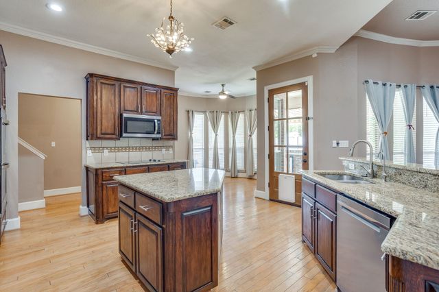 170 S Bear Creek Lane, Cresson, TX 76035