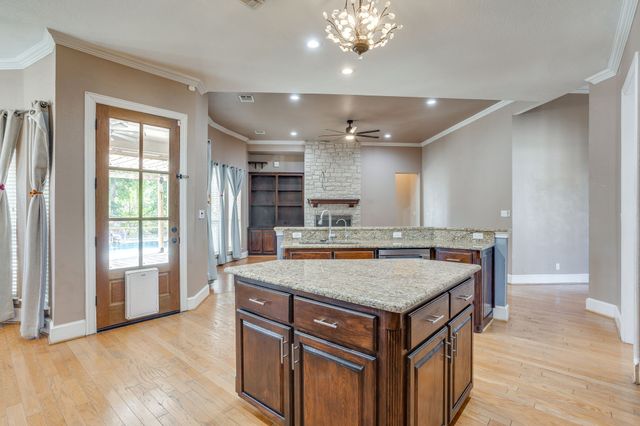 170 S Bear Creek Lane, Cresson, TX 76035