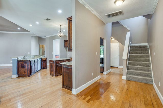 170 S Bear Creek Lane, Cresson, TX 76035