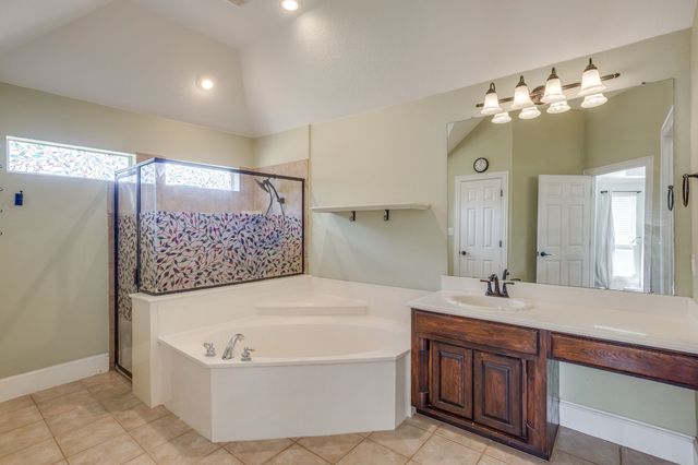 170 S Bear Creek Lane, Cresson, TX 76035