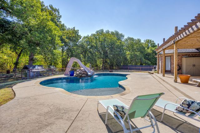 170 S Bear Creek Lane, Cresson, TX 76035