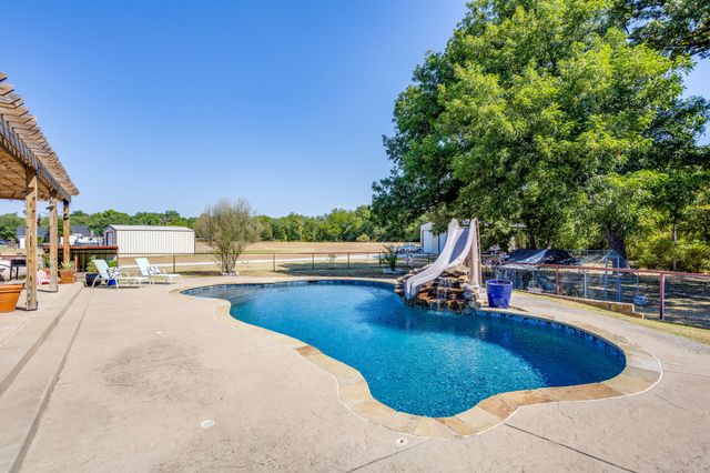 170 S Bear Creek Lane, Cresson, TX 76035