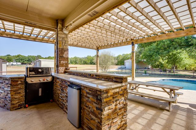 170 S Bear Creek Lane, Cresson, TX 76035