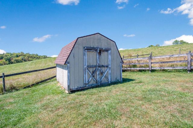 38482 Scout Road, Logan, OH 43138