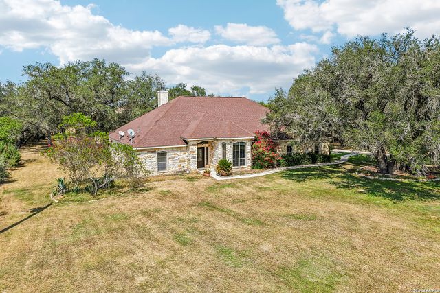108 Medora Branch, Floresville, TX 78114