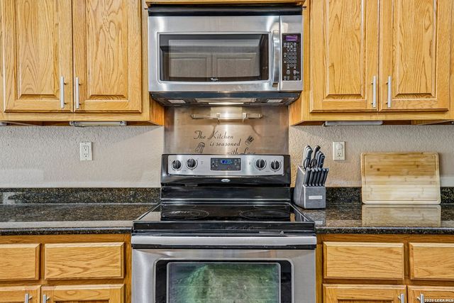 108 Medora Branch, Floresville, TX 78114