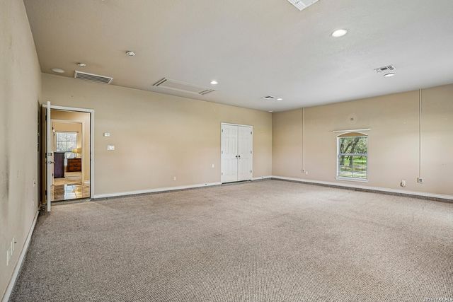 108 Medora Branch, Floresville, TX 78114