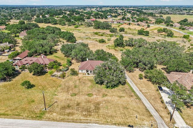 108 Medora Branch, Floresville, TX 78114