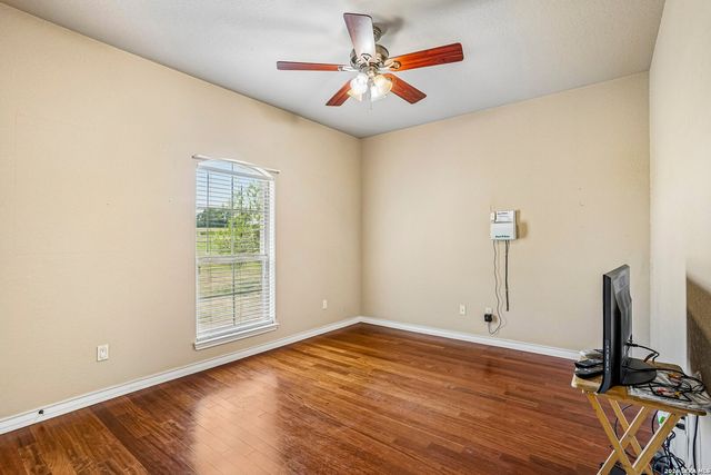 108 Medora Branch, Floresville, TX 78114