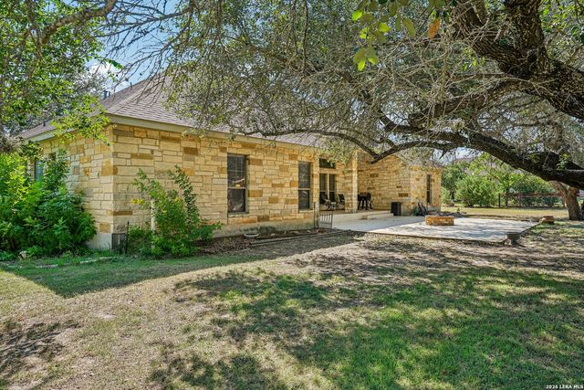108 Medora Branch, Floresville, TX 78114