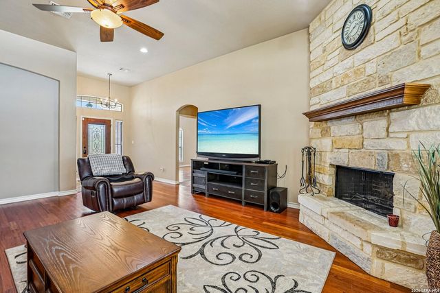 108 Medora Branch, Floresville, TX 78114
