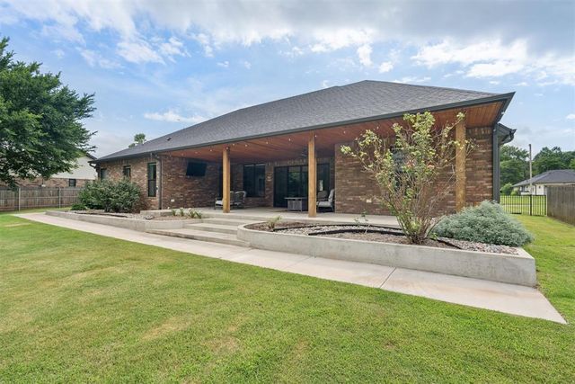 501 Buckboard Lane, Midwest City, OK 73130