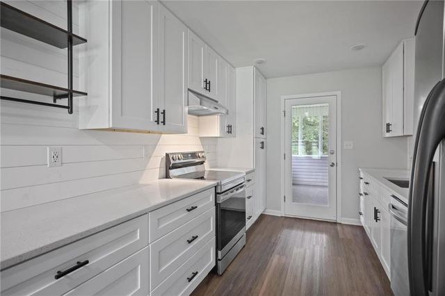 410 Hickory Walk, Woodstock, GA 30188