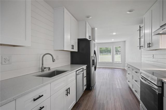410 Hickory Walk, Woodstock, GA 30188