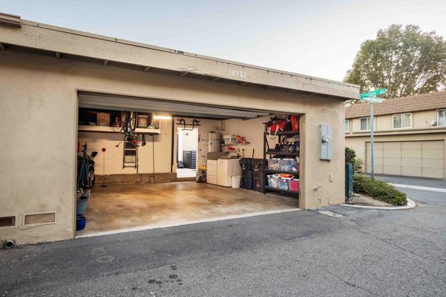 10382 Truckee River Court, Fountain Valley, CA 92708
