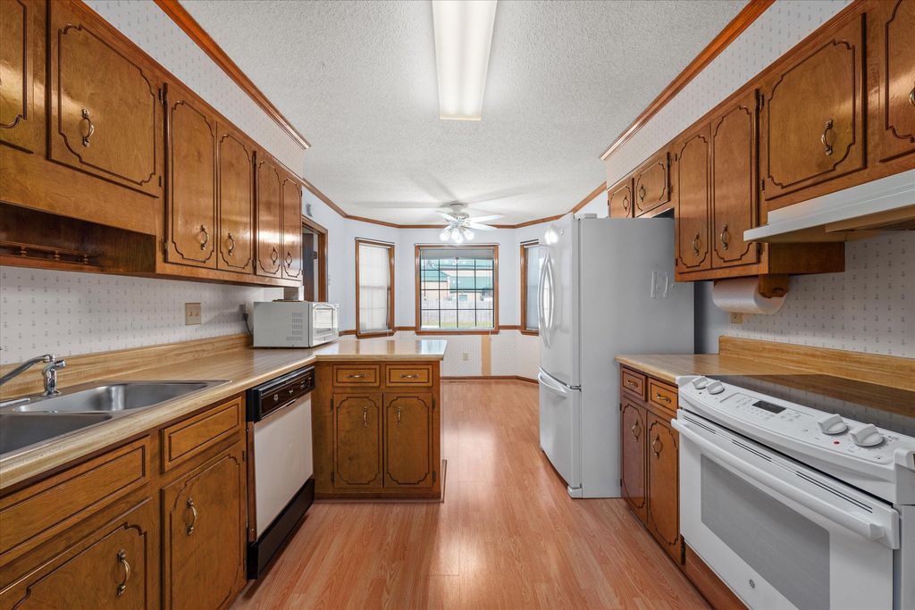 S 4021 WHISPERING PINES Road