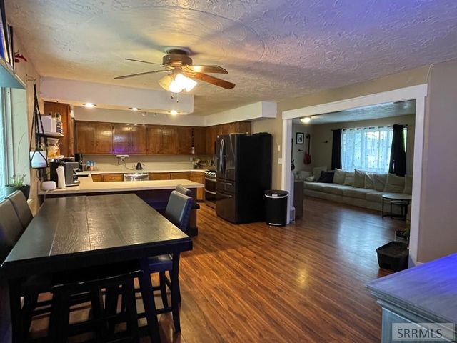 807 Henderson Avenue, Blackfoot, ID 83221