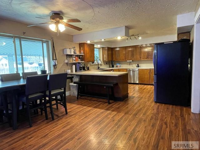 807 Henderson Avenue, Blackfoot, ID 83221