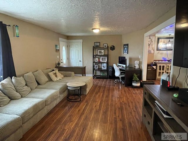 807 Henderson Avenue, Blackfoot, ID 83221