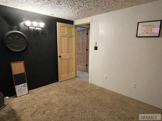 807 Henderson Avenue, Blackfoot, ID 83221