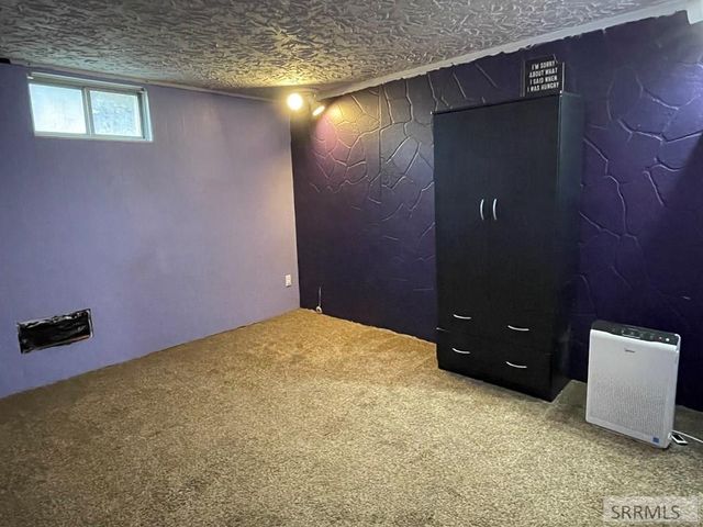 807 Henderson Avenue, Blackfoot, ID 83221