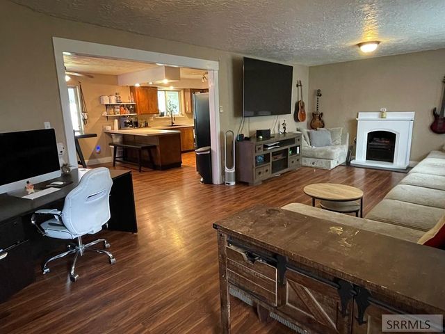 807 Henderson Avenue, Blackfoot, ID 83221