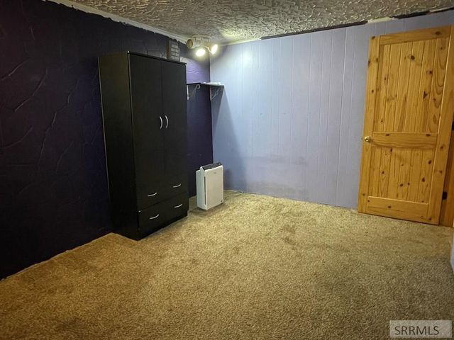 807 Henderson Avenue, Blackfoot, ID 83221