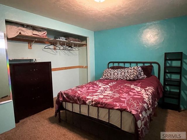 807 Henderson Avenue, Blackfoot, ID 83221