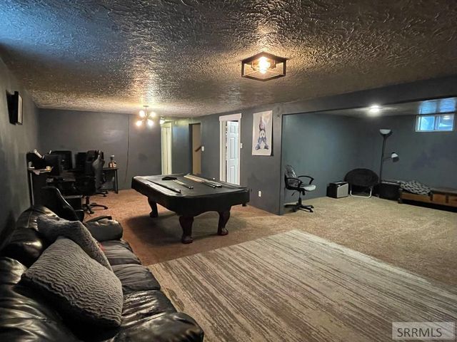 807 Henderson Avenue, Blackfoot, ID 83221