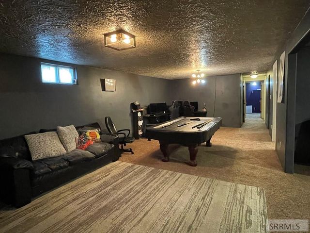 807 Henderson Avenue, Blackfoot, ID 83221