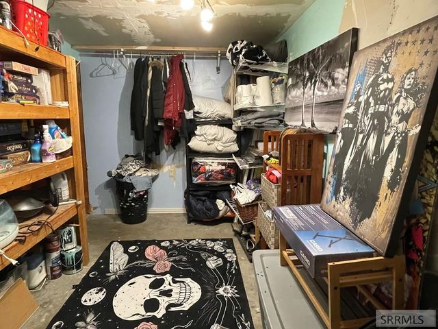 807 Henderson Avenue, Blackfoot, ID 83221