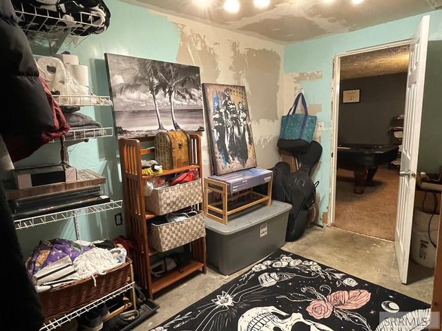 807 Henderson Avenue, Blackfoot, ID 83221