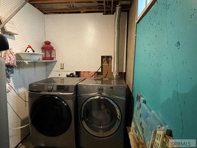 807 Henderson Avenue, Blackfoot, ID 83221