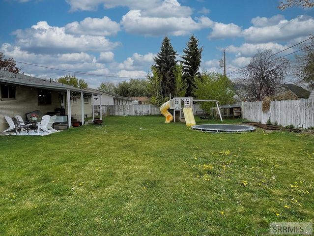 807 Henderson Avenue, Blackfoot, ID 83221