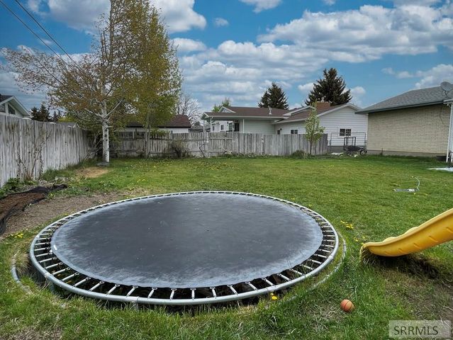 807 Henderson Avenue, Blackfoot, ID 83221