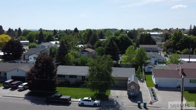 807 Henderson Avenue, Blackfoot, ID 83221