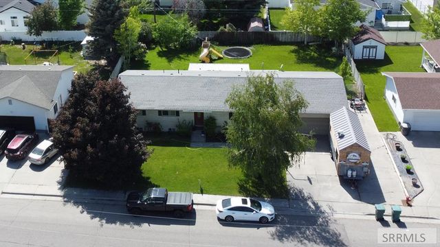 807 Henderson Avenue, Blackfoot, ID 83221