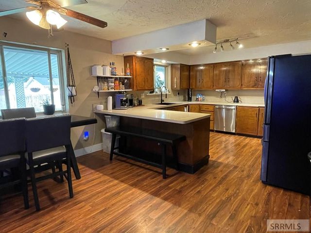 807 Henderson Avenue, Blackfoot, ID 83221