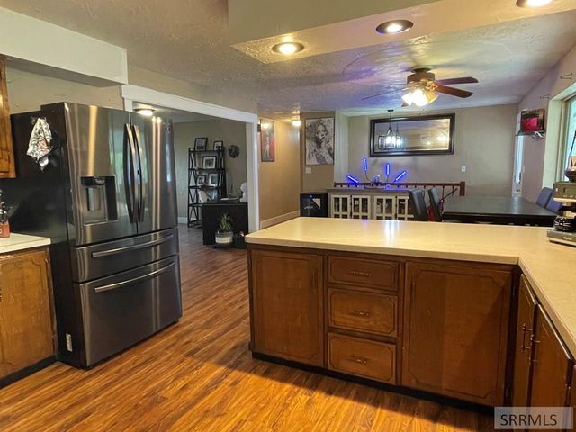 807 Henderson Avenue, Blackfoot, ID 83221