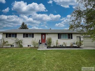 807 Henderson Avenue, Blackfoot, ID 83221