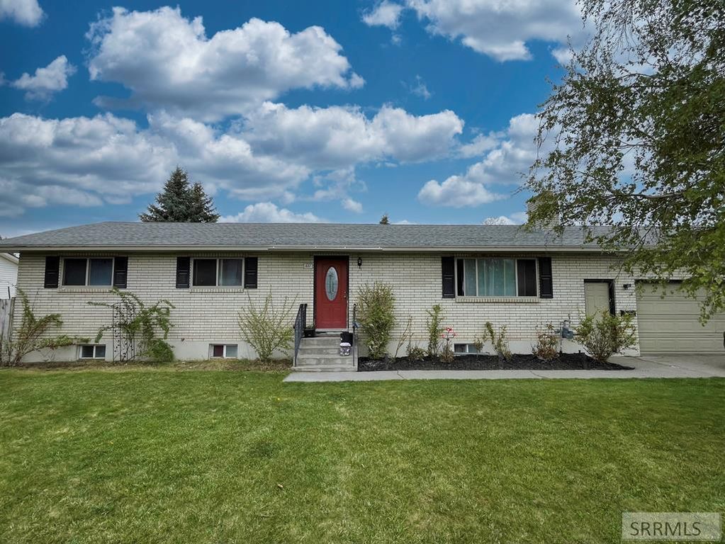 807 Henderson Avenue, Blackfoot, ID 83221