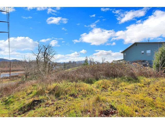 3767 Vitus Ln, Springfield, OR 97477