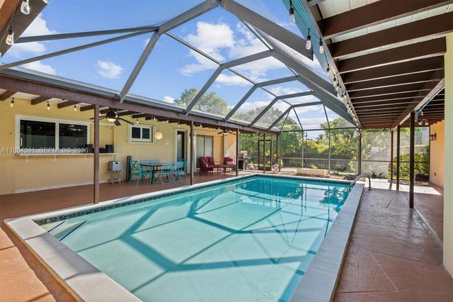 17625 SW 91st Avenue, Palmetto Bay, FL 33157
