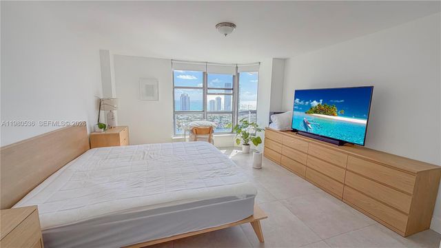 3530 Mystic Pointe Dr LPH13, Aventura, FL 33180