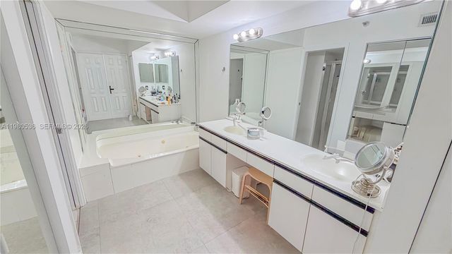 3530 Mystic Pointe Dr LPH13, Aventura, FL 33180