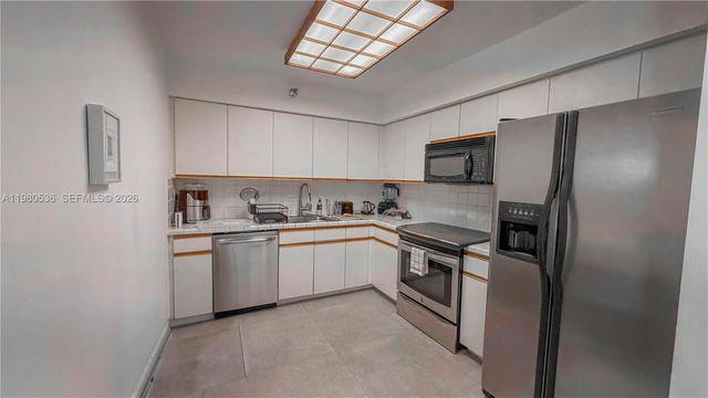 3530 Mystic Pointe Dr LPH13, Aventura, FL 33180