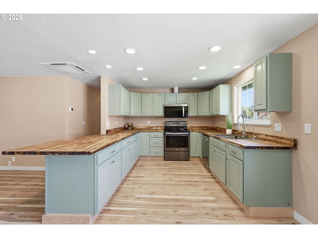 1705 BREWER Ave, Eugene, OR 97401
