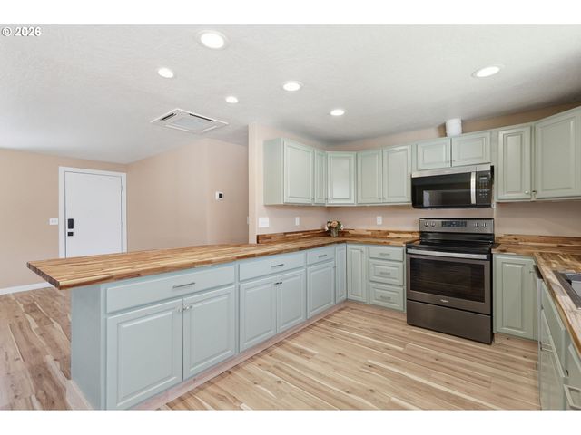 1705 BREWER Ave, Eugene, OR 97401