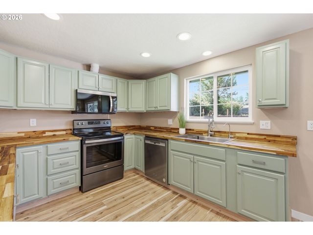 1705 BREWER Ave, Eugene, OR 97401
